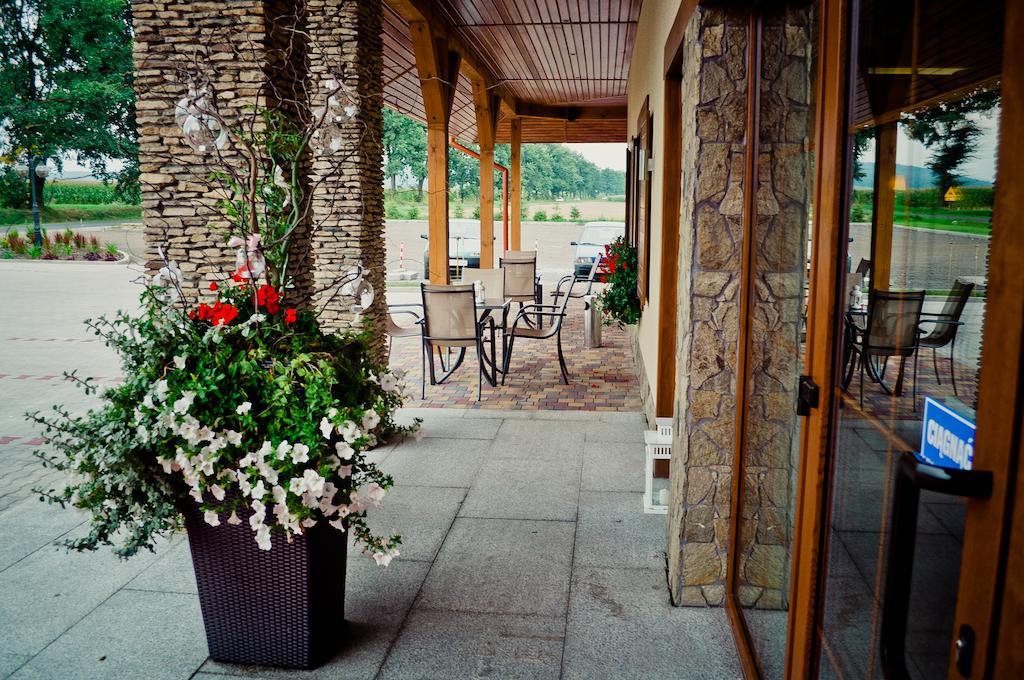 Hotel Bonsai ニエムツァ エクステリア 写真