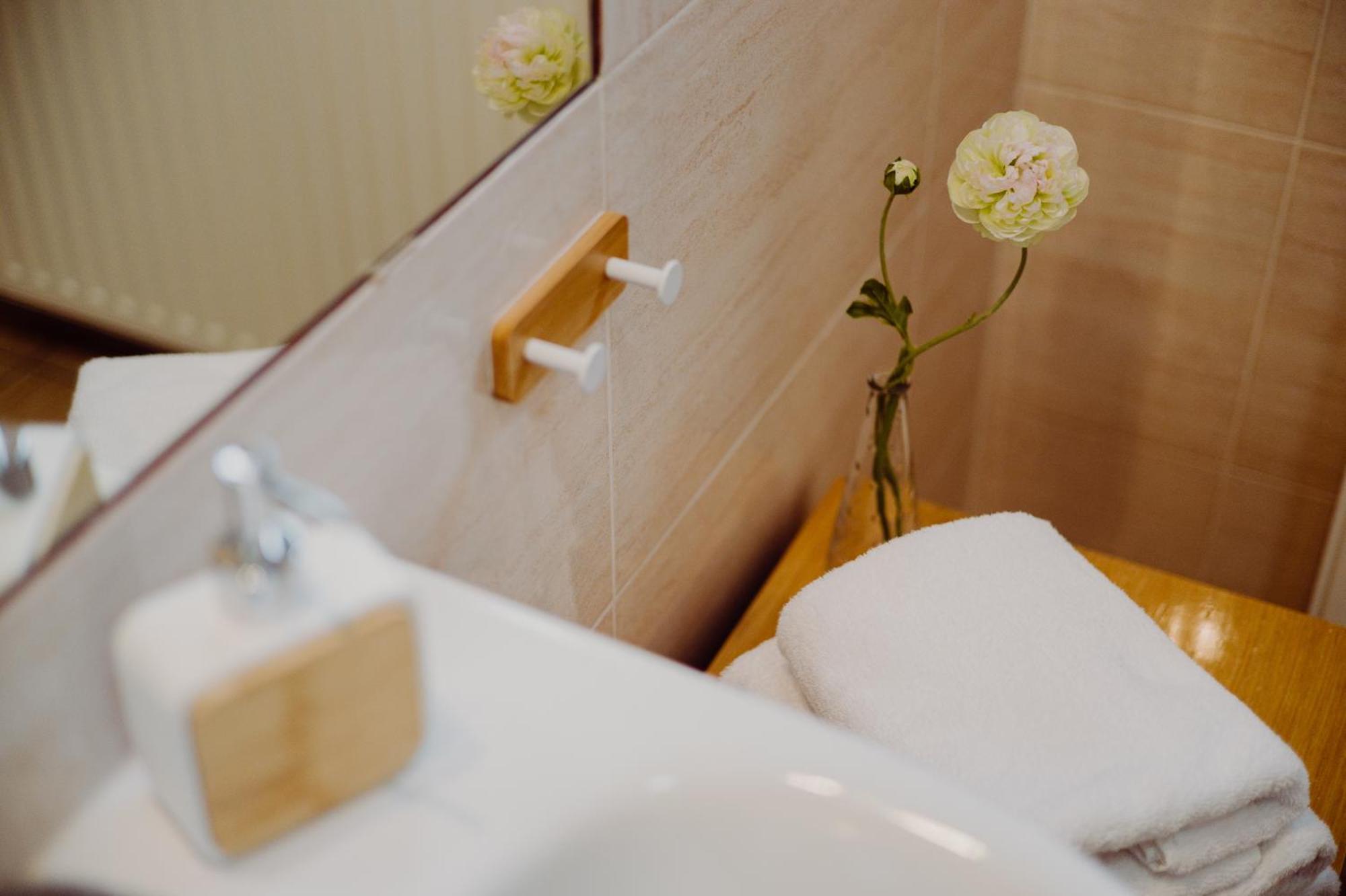 Hotel Bonsai ニエムツァ エクステリア 写真