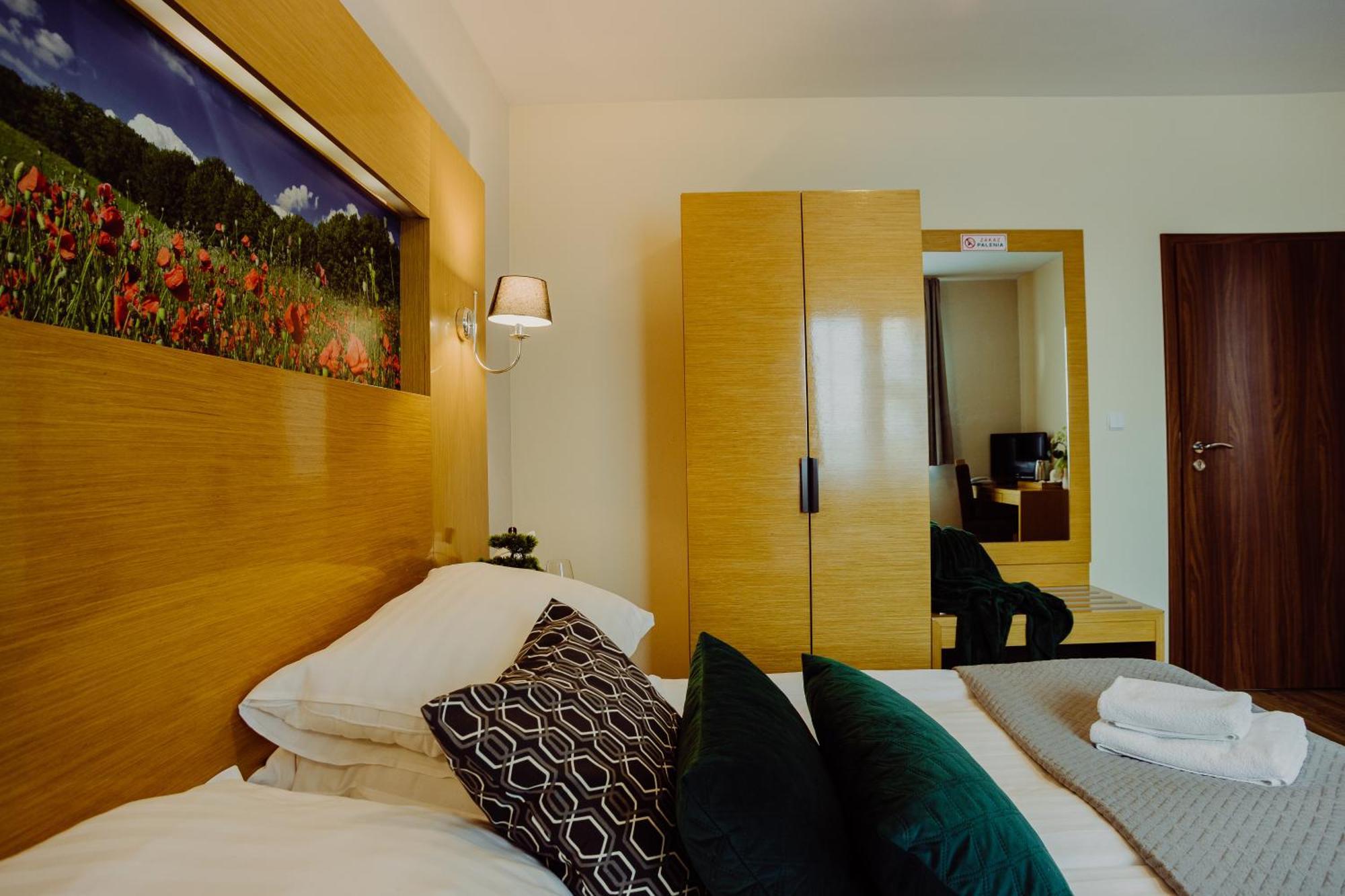 Hotel Bonsai ニエムツァ エクステリア 写真