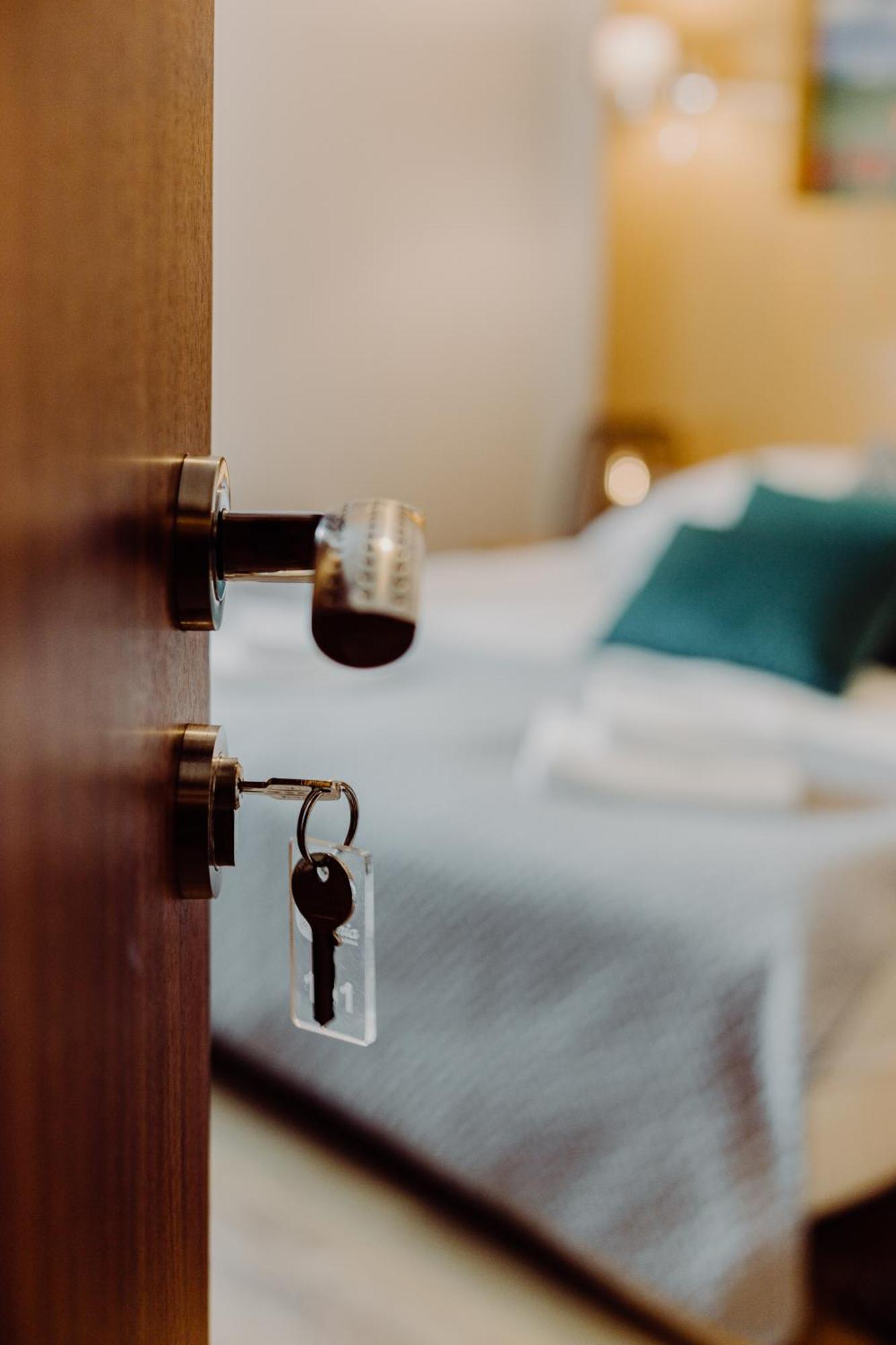 Hotel Bonsai ニエムツァ エクステリア 写真