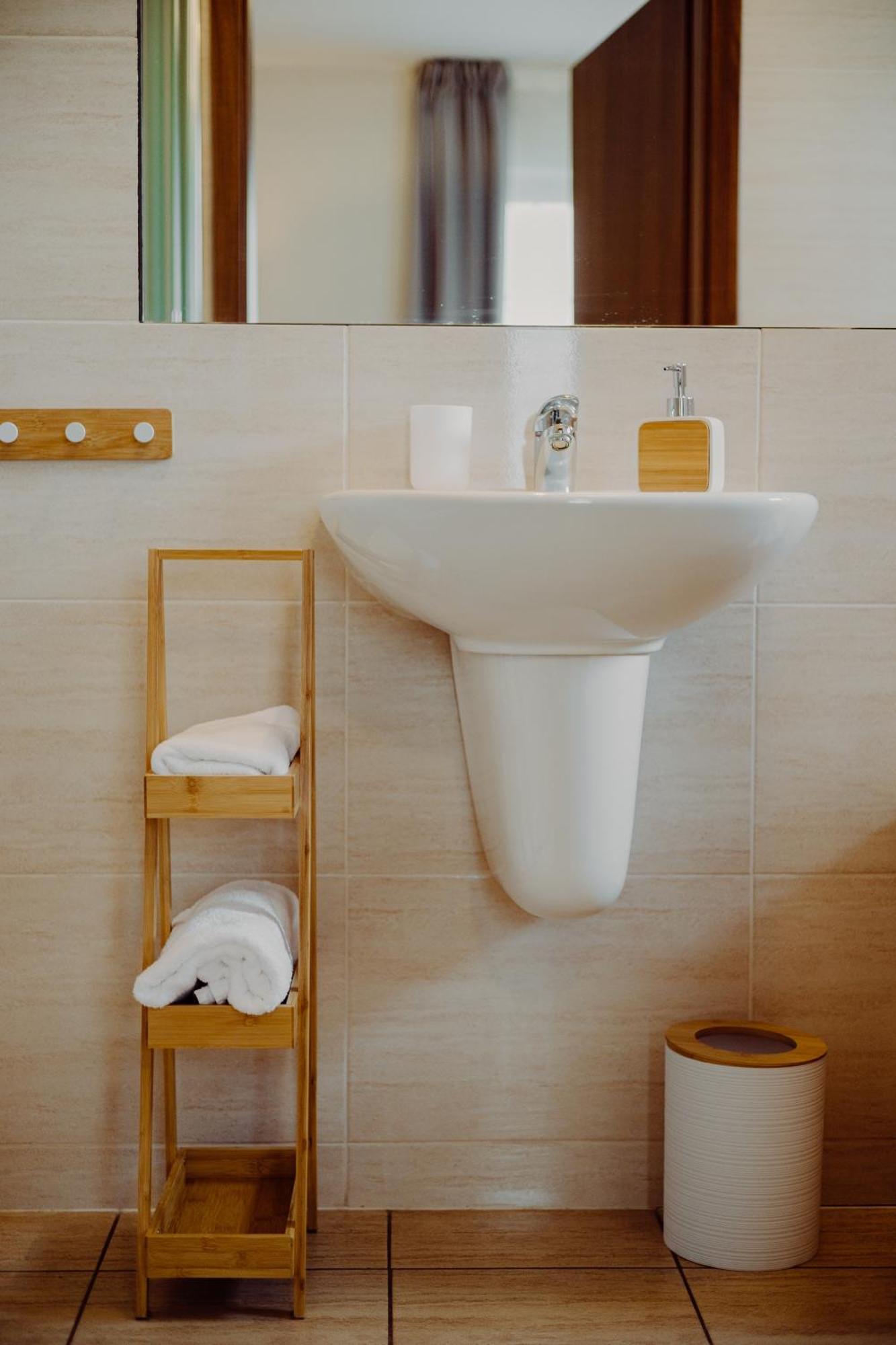 Hotel Bonsai ニエムツァ エクステリア 写真