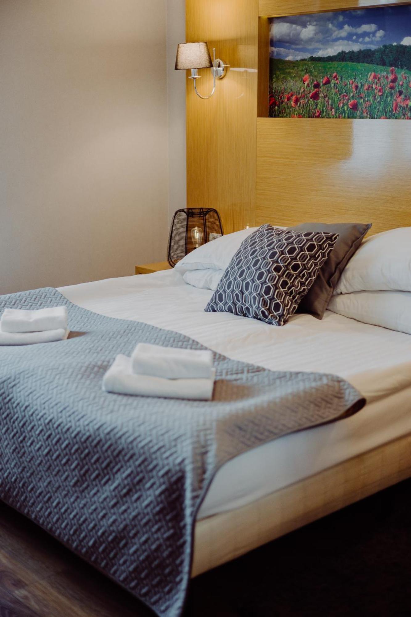 Hotel Bonsai ニエムツァ エクステリア 写真
