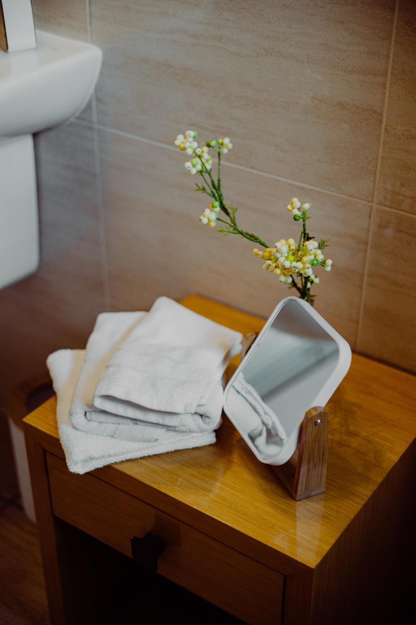 Hotel Bonsai ニエムツァ エクステリア 写真