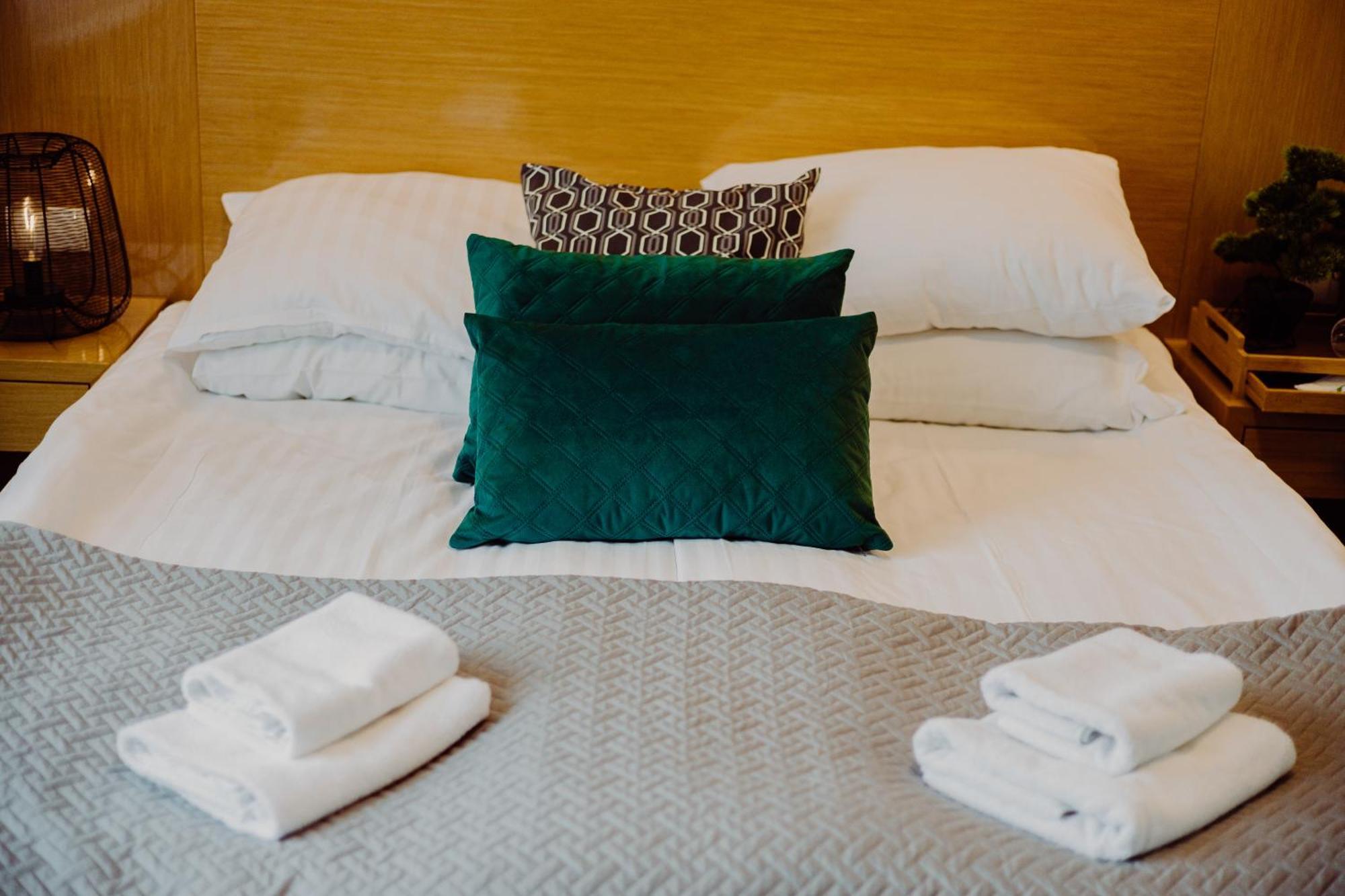 Hotel Bonsai ニエムツァ エクステリア 写真