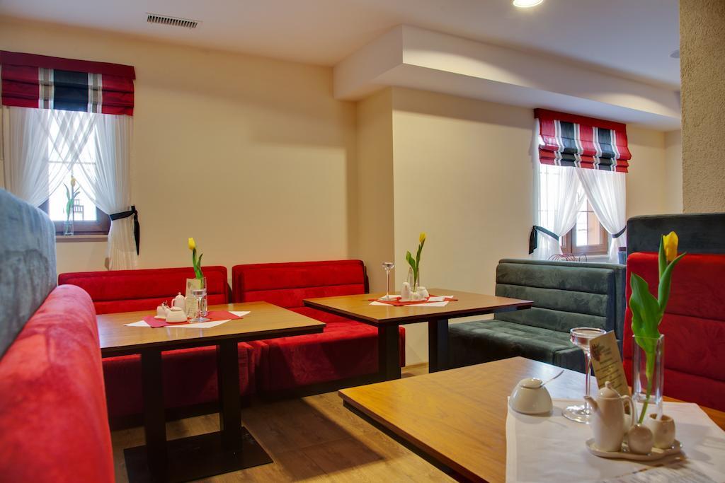 Hotel Bonsai ニエムツァ エクステリア 写真